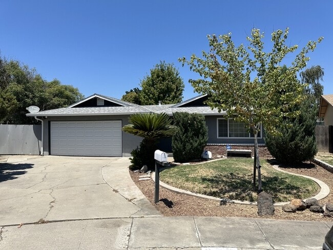 Building Photo - Welcome to Woodside Drive! Opportunity awa... Rental