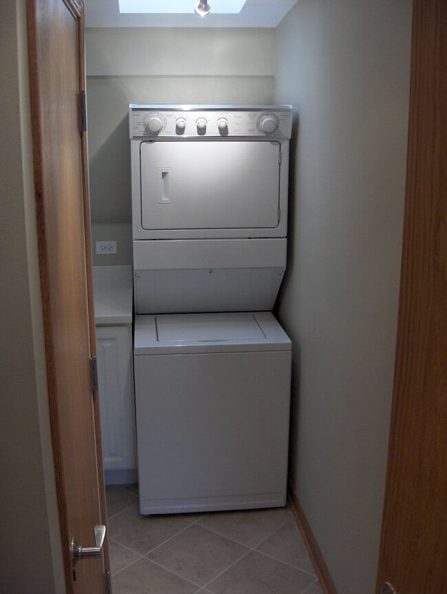 Photo - 257 - *450 Green Bay Road Bldg* Unit 450-2