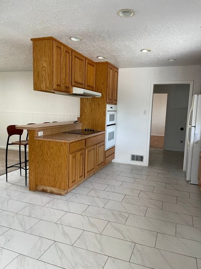 Photo - Open floorplan/Huge yard/Lots of Storage/Fireplace