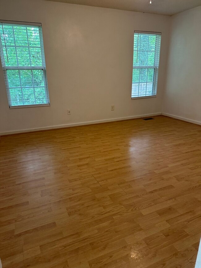 Photo - 3939 McIntosh St