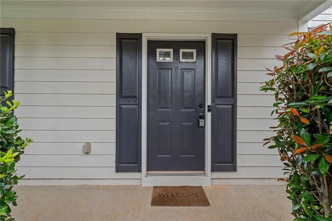 Photo - 370 Manor Glen Dr