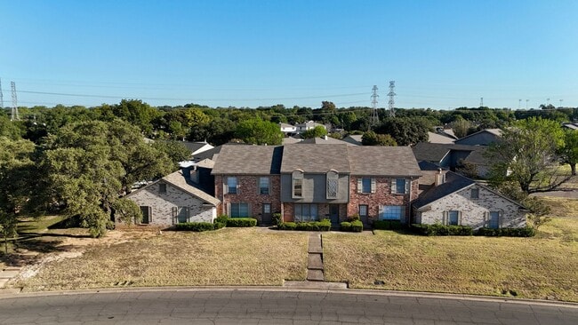 Building Photo - Townhome