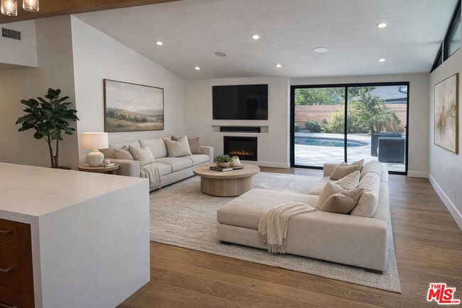 Building Photo - 6329 Jumilla Ave