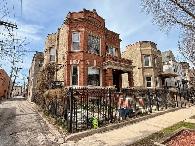 Photo - 2414 N Spaulding Ave Unit 2f