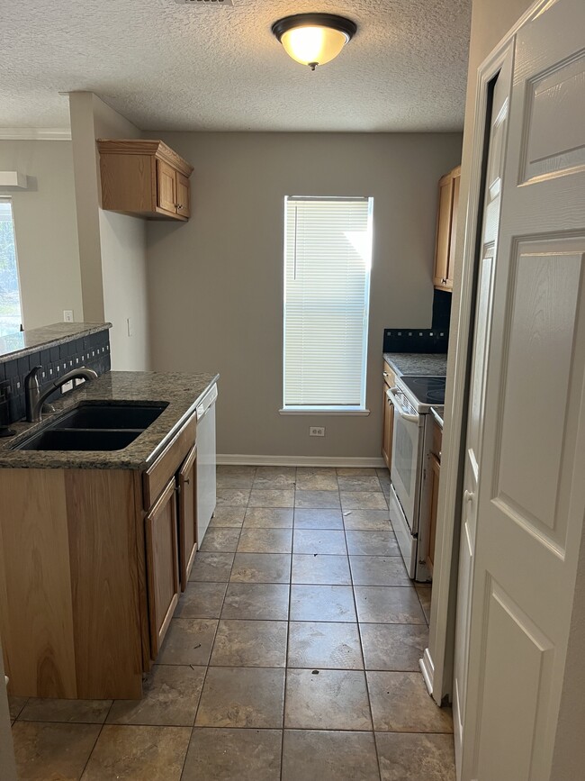 Photo - 11591 Hickory Oak Dr