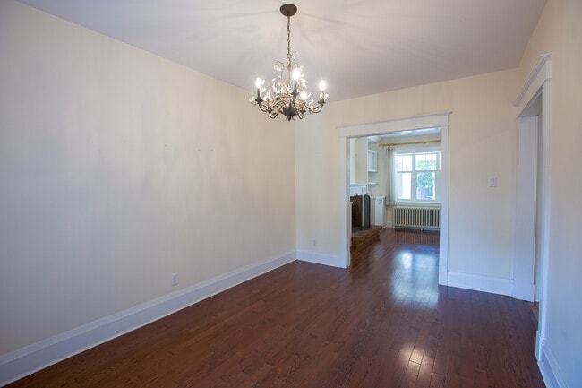 Photo - 49 Hillsdale Ave W