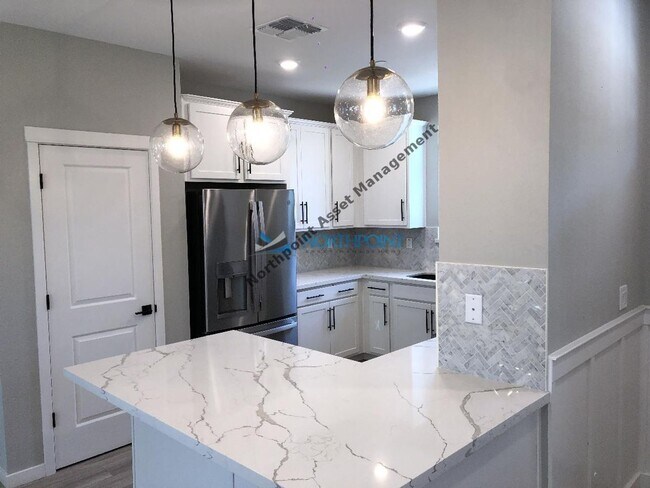 Photo - 4 BR/2.5BA | Newly Renovated Single Family Home | 2-Car Covered Parking | Near Franklin Blvd!