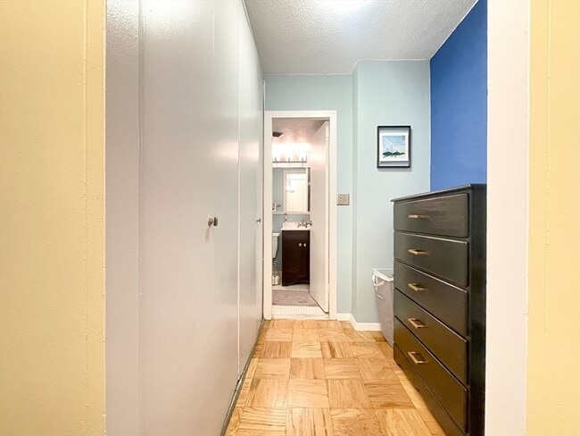 Photo - 2 Hawthorne Pl Unit 16K