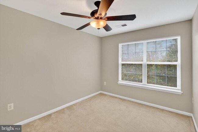 Photo - 8611 Ellesmere Way