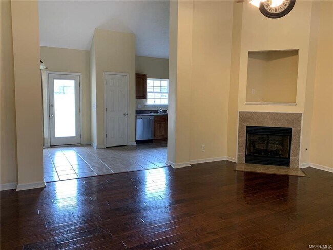 Photo - 609 Stirling Ridge