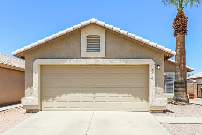 Building Photo - 2214 E Aire Libre Ave