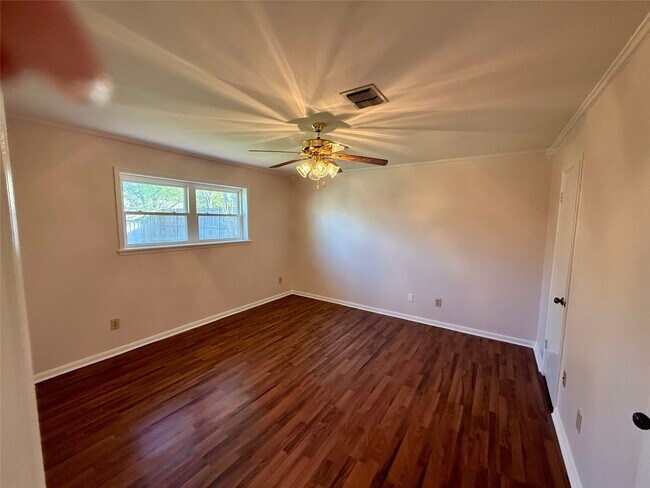 Photo - 1109 Sally Anne Dr