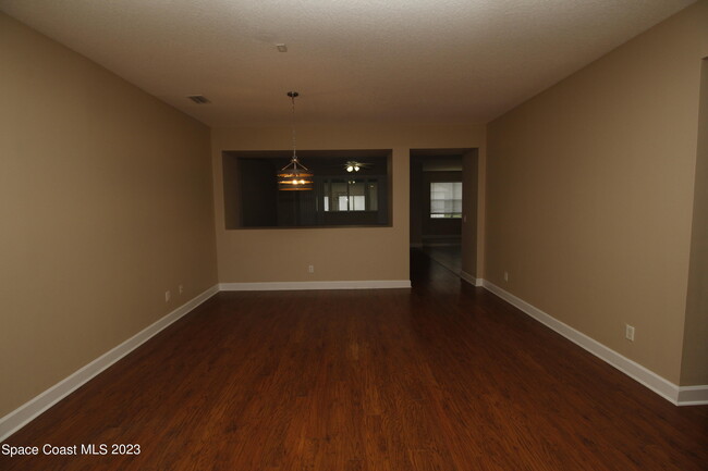 Photo - 480 Higgs Ave NW