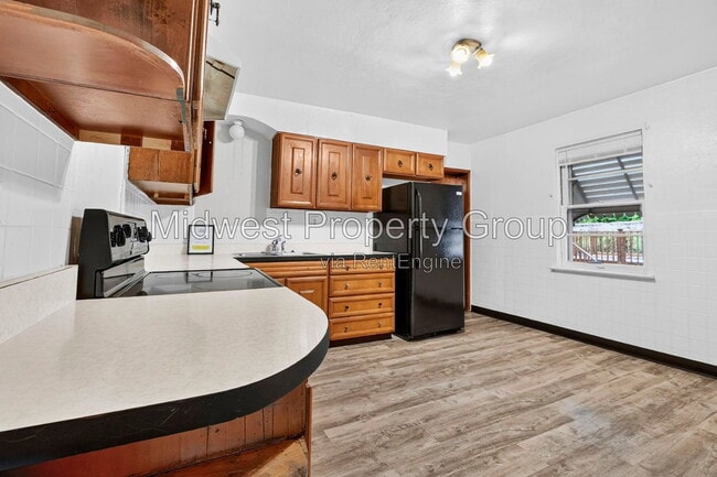 8327 Sunbury Ave