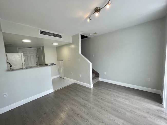 Photo - 450 SW 3rd St Unit 11