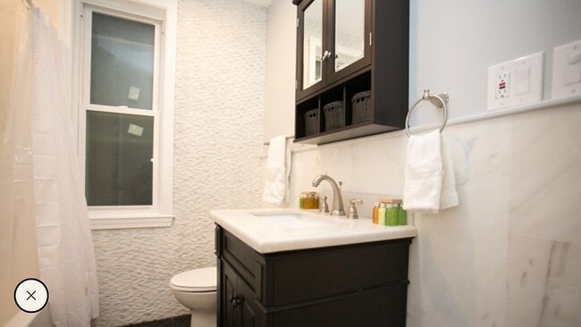Building Photo - 7 Story St Unit 2 Rental