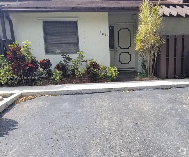 Building Photo - 3816 SW 69th Way Rental