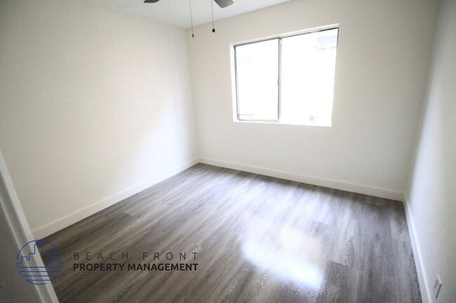 Photo - 11503 Menlo Ave.