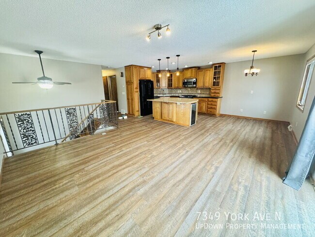 Photo - 7349 York Ave N