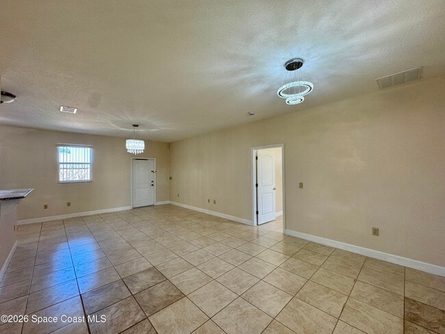 Photo - 181 Del Monte St NE