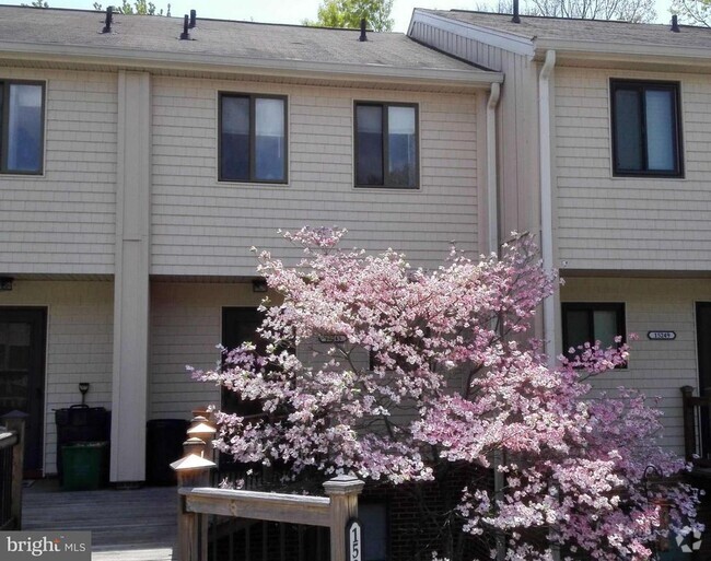 Building Photo - 15245 Coachman Terrace Rental
