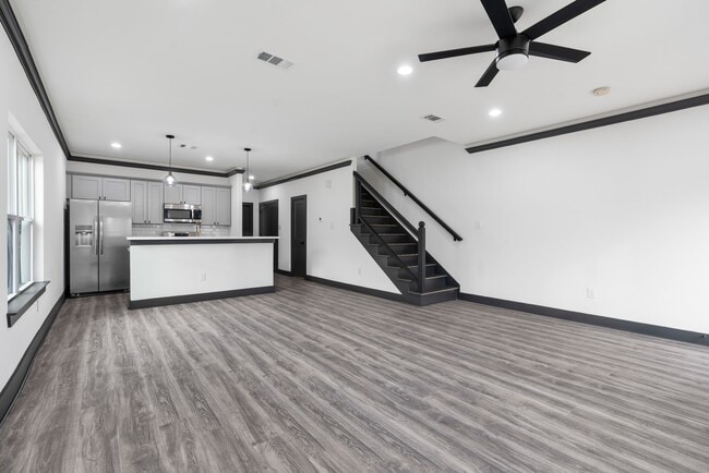 Photo - 911 Panama St