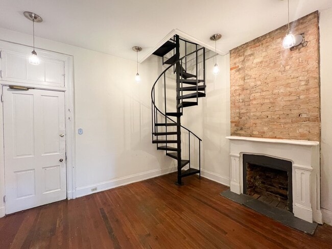 Building Photo - 1437 Main St Unit # 2