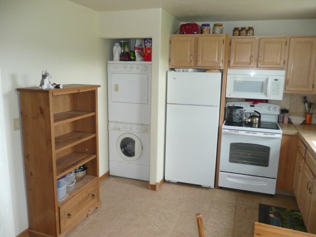 Building Photo - 127 Haystacker Dr Unit Lockoff Rental