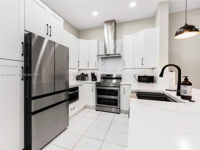 Photo - 835 NE 17th Way