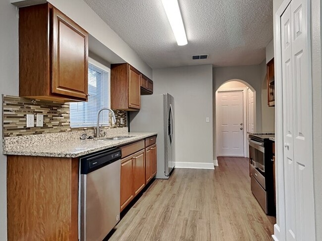 Photo - 774 Burlwood St