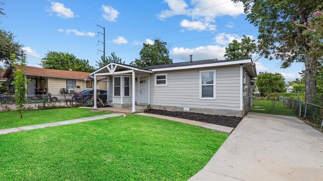 Photo - Charming 3-Bedroom Home with Spacious Backyard!