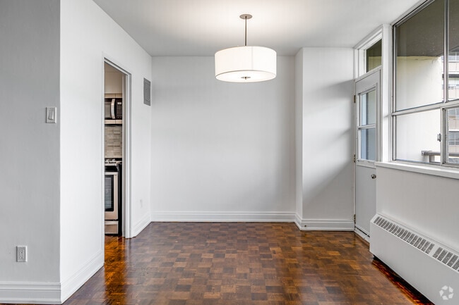 1BR, 1BA - 670SF - Dining Room