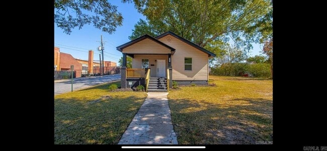 Building Photo - 2501 S Maple St Rental