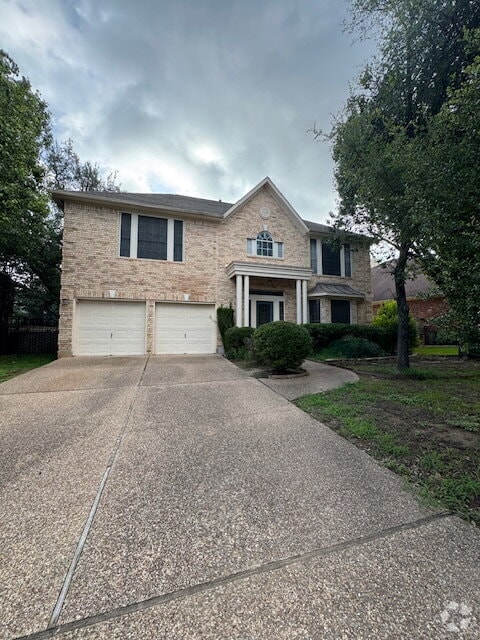 Building Photo - Elegant 4-Bedroom Retreat in Austin's Scen... Rental