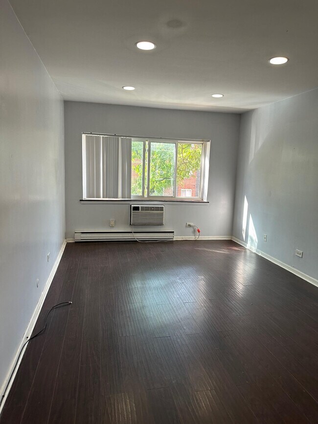 Photo - 3825 N Pine Grove Ave Unit ONE BEDROOM -  407