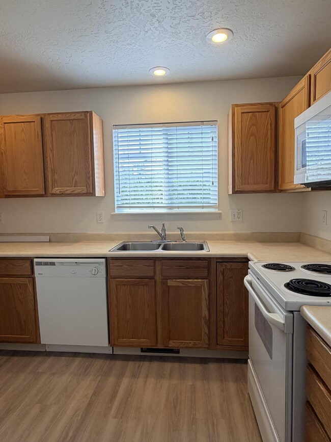 Photo - 119 E King St