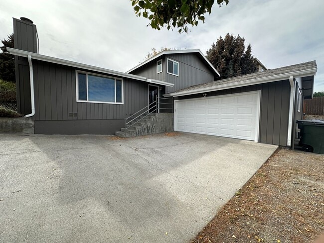 336 Satus St