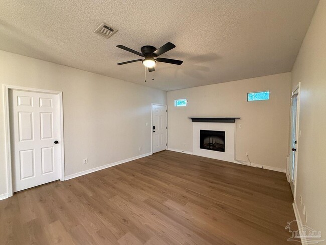 Photo - 3227 E Gonzalez St