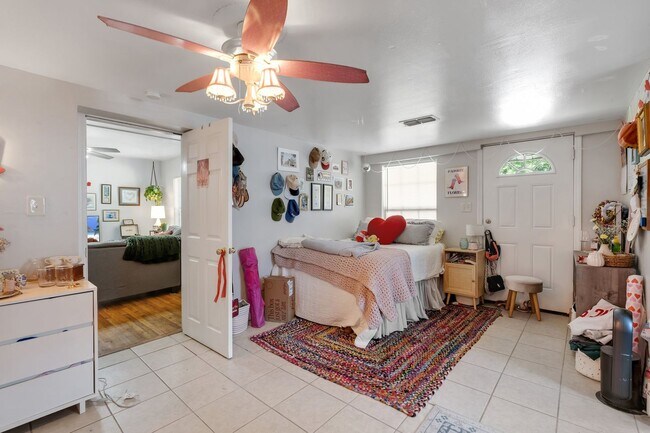 Photo - 209 Edwards St