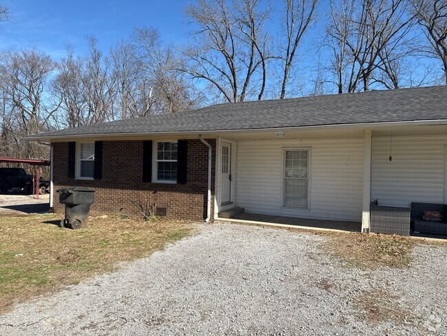 Building Photo - 3 Bd/1 BA with fenced yard. Rental