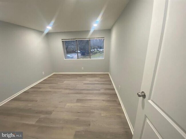 Photo - 5801 Quantrell Ave