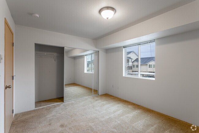2BR, 2.5BA Townhouse - 1,100SF