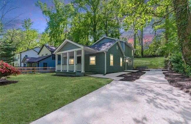 Photo - 214 Adeline Ave NW House