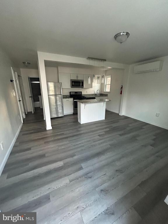 Photo - 102 E Cedar St