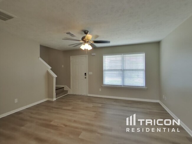 Photo - 1109 Shallowbrook Trail S