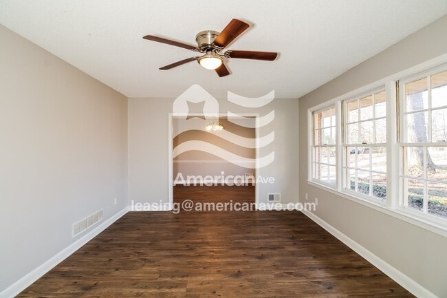 Photo - 718 Baffin Bay Rd