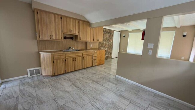 Photo - 8661 Fielding St