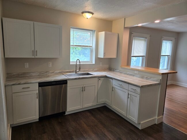 Building Photo - 523 Castle Shannon Blvd Unit 1