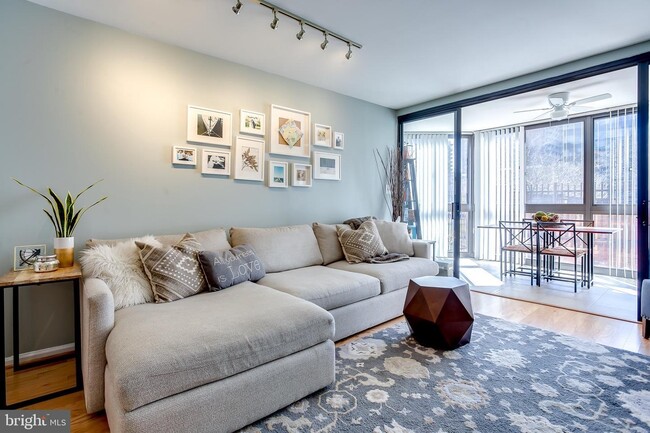 Luminarias inteligentes regulables - 1001 N Randolph St Unidad 104