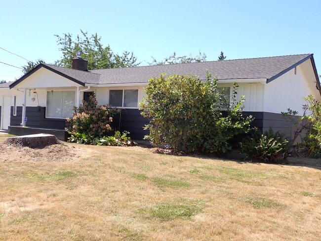 Building Photo - Charming 3 Bedroom Downtown Puyallup Home